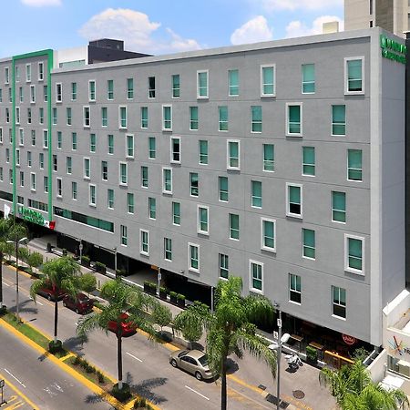 Отель Wyndham Garden Guadalajara Acueducto Сапопан Экстерьер фото