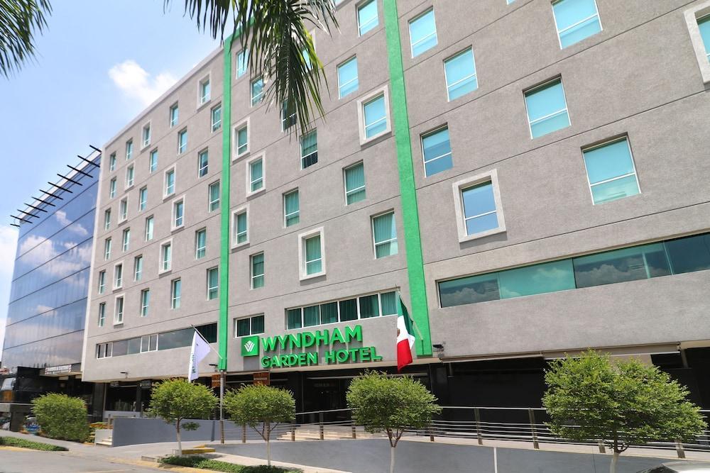 Отель Wyndham Garden Guadalajara Acueducto Сапопан Экстерьер фото