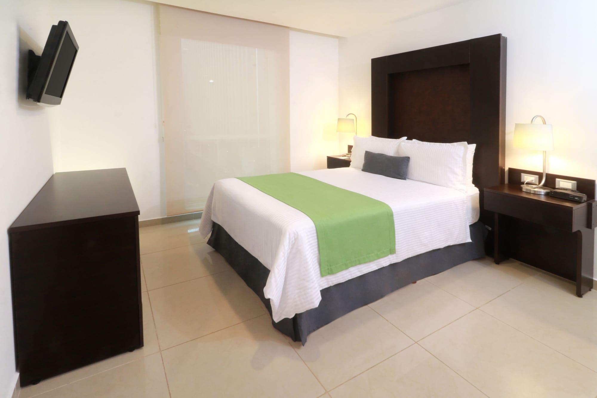 Отель Wyndham Garden Guadalajara Acueducto Сапопан Экстерьер фото
