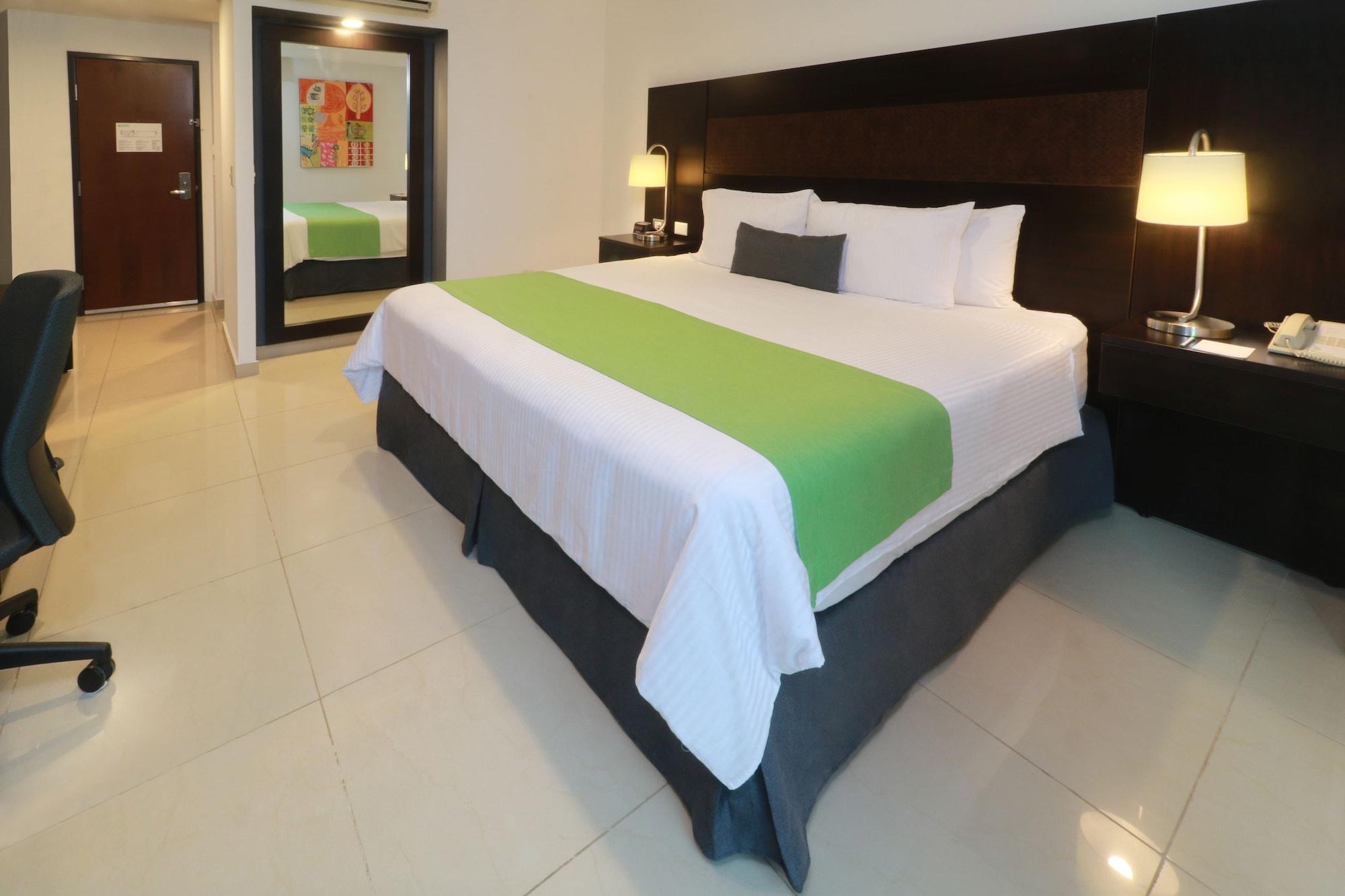 Отель Wyndham Garden Guadalajara Acueducto Сапопан Экстерьер фото