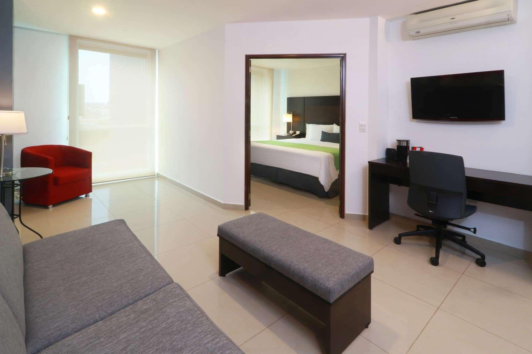 Отель Wyndham Garden Guadalajara Acueducto Сапопан Экстерьер фото