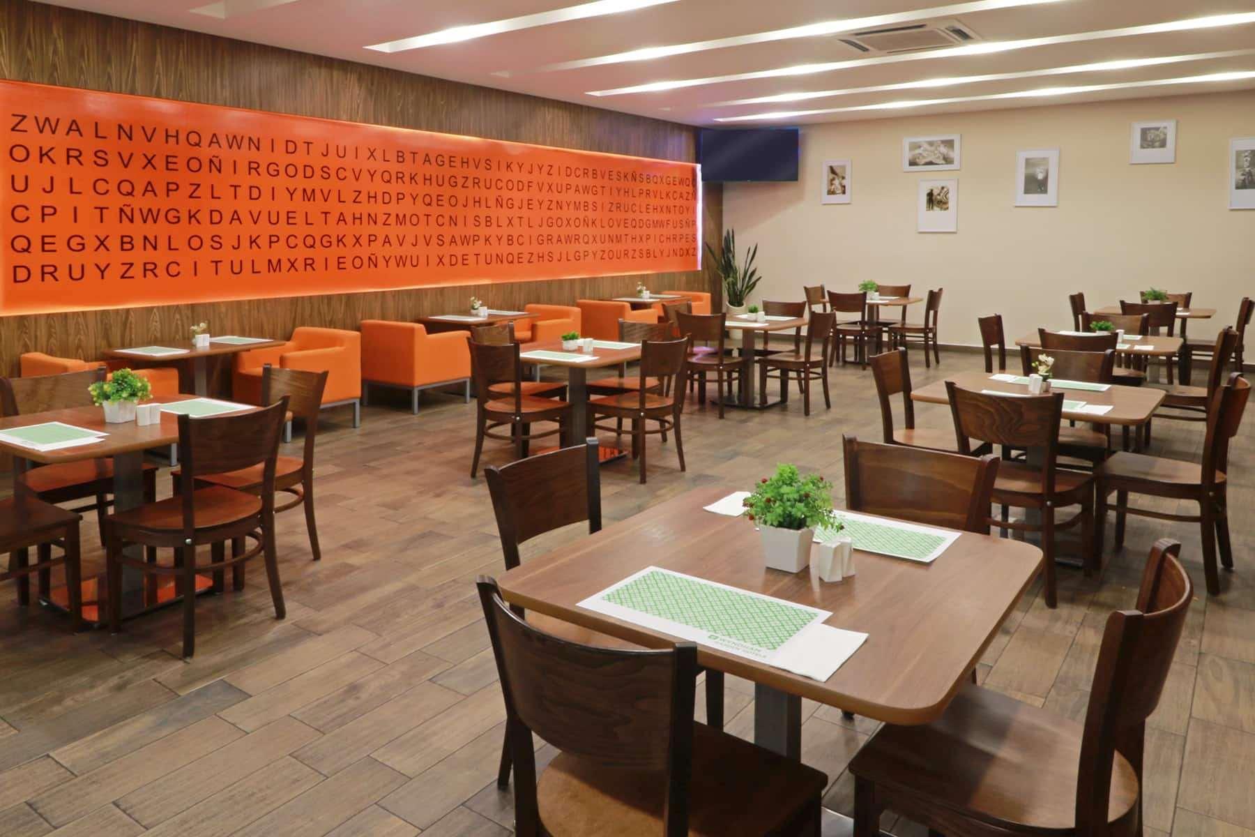 Отель Wyndham Garden Guadalajara Acueducto Сапопан Экстерьер фото