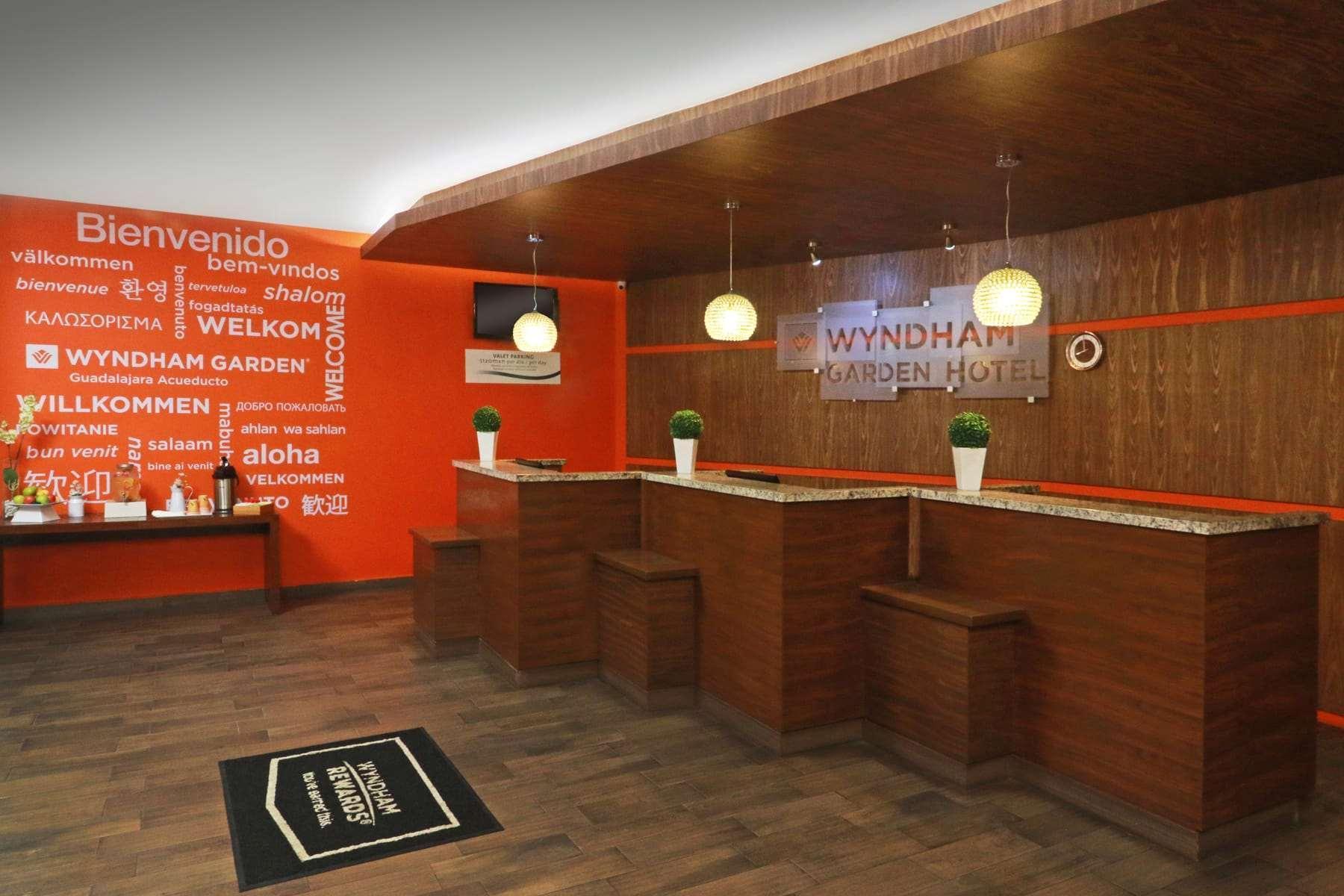 Отель Wyndham Garden Guadalajara Acueducto Сапопан Экстерьер фото