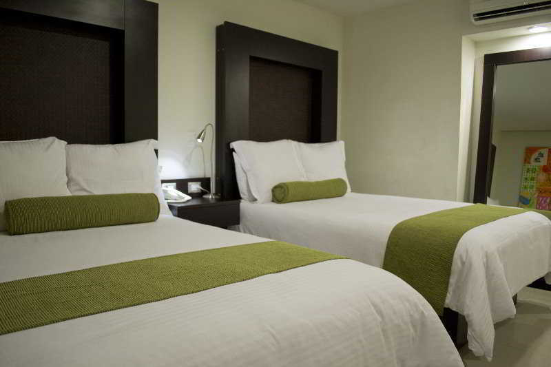 Отель Wyndham Garden Guadalajara Acueducto Сапопан Экстерьер фото