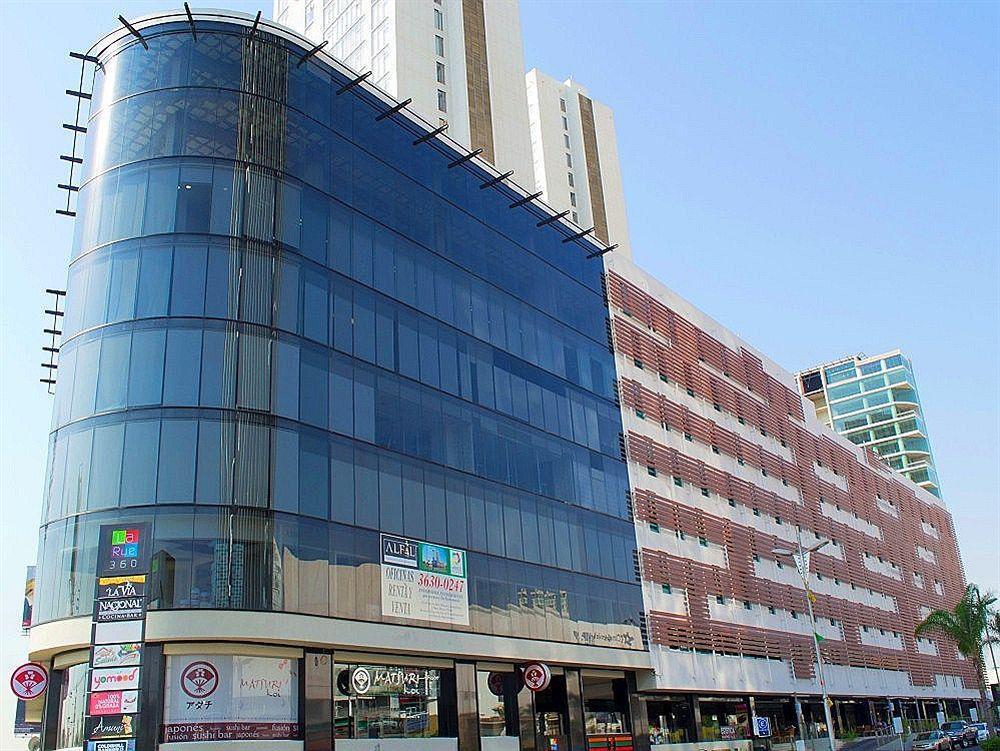 Отель Wyndham Garden Guadalajara Acueducto Сапопан Экстерьер фото
